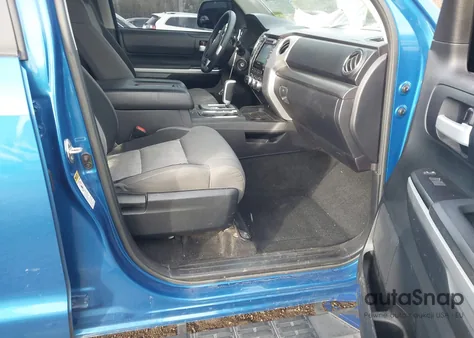 2017 Toyota Tundra Sr5 5.7L V8 z USA, uszkodzony, nr VIN 5TFDW5F19HX676706